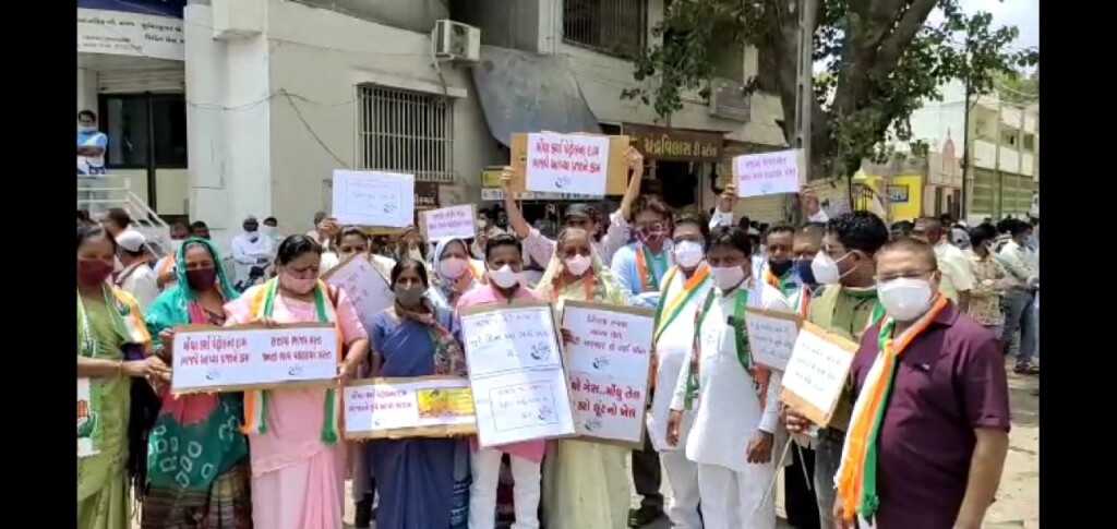પેટ્રોલ ડિઝલના ભાવ વધારાના વિરોધમાં " દાહોદ જિલ્લા કોંગ્રેસ સમિતિ"એ બળદગાડા પર રેલી કાઢી વિરોધ પ્રદર્શિત કર્યો..