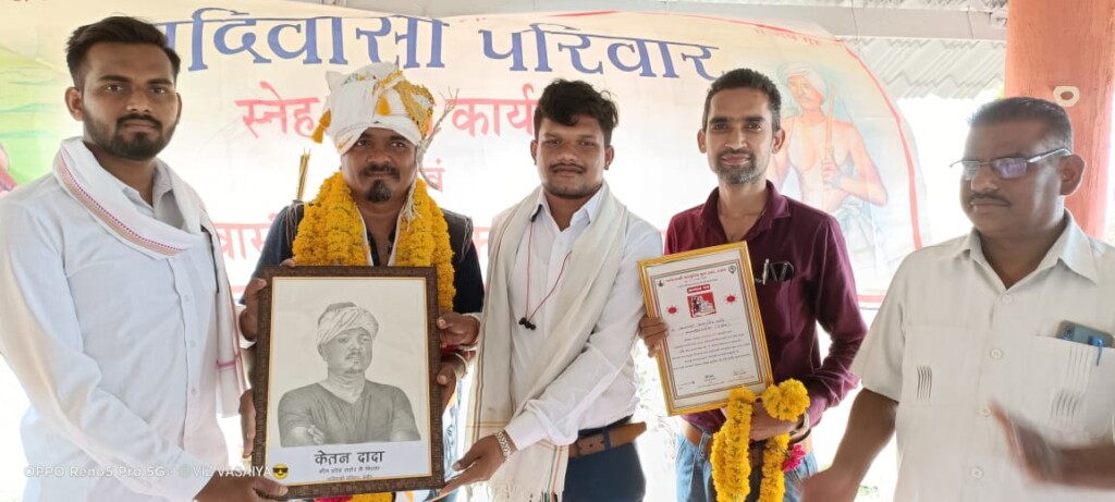દાહોદ: કોરોના કાળમાં ઉત્કૃષ્ટ કામગીરી કરનાર સામાજિક આગેવાનને ભીલ પ્રદેશ વિદ્યાર્થી મોર્ચા, આદિવાસી પરિવાર,આદિવાસી સાંસ્કૃતિક યુવા ટ્રસ્ટ દ્વારા સમ્માનિત કરાયાં..