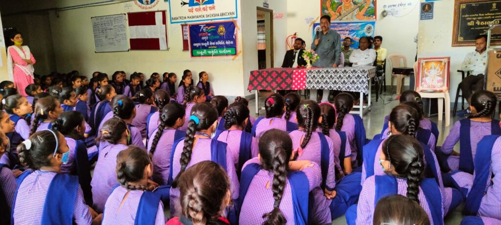 દાહોદ શહેર સહિત જિલ્લાભરમાં ભવ્ય આતીશબાજી ની વચ્ચે રાવણ દહનનો કાર્યક્રમ યોજાયો, રાવણ દહનનો કાર્યક્રમ નિહાળવા લોકોની ભીડ ઉમટી..