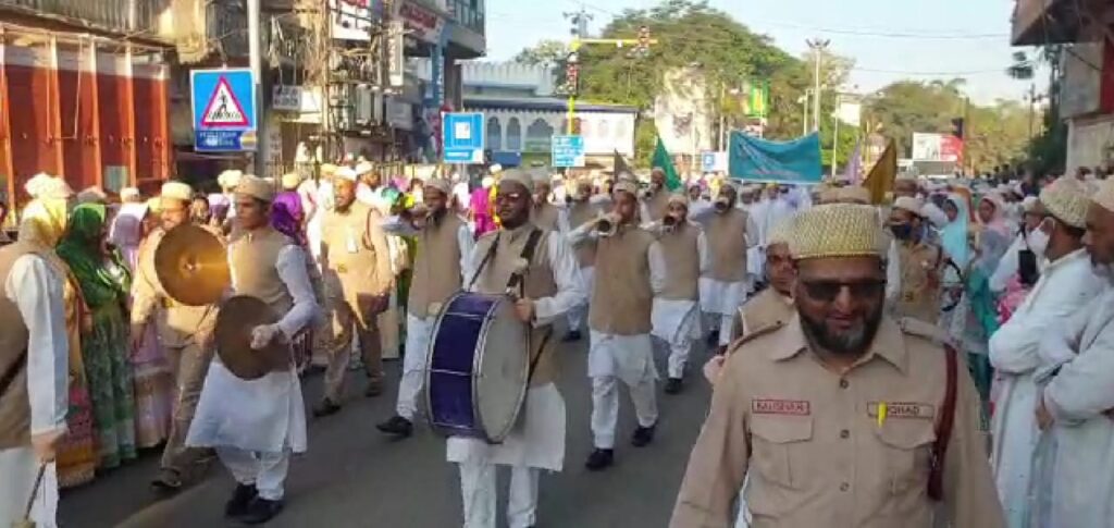 દાહોદ તેમજ લીમડી નગરમાં વ્હોરા કોમ્યુનિટી દ્વારા સૈયદ ર્ડા. બુરહાનુદ્દીન સાહેબના જન્મ દિનની ભવ્ય ઉજવણી કરાઈ...