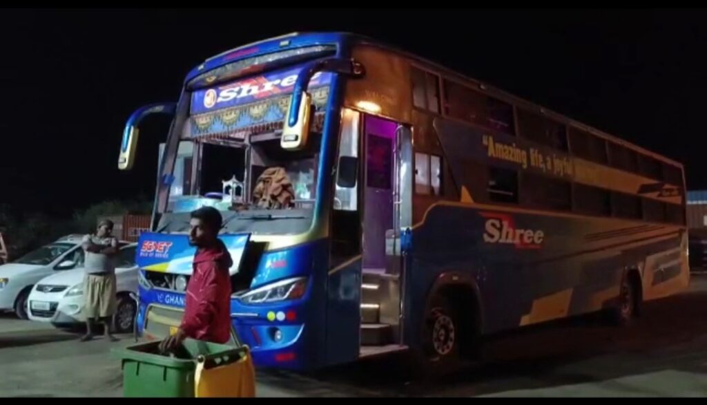 દાહોદના કાળી તળાઇ પાસેથી પસાર થતાં નેશનલ હાઇવે પર લૂંટના ઇરાદે પથ્થરમારો:વાહનોના કાંચ ફૂટ્યા,એક ને ઇજા..