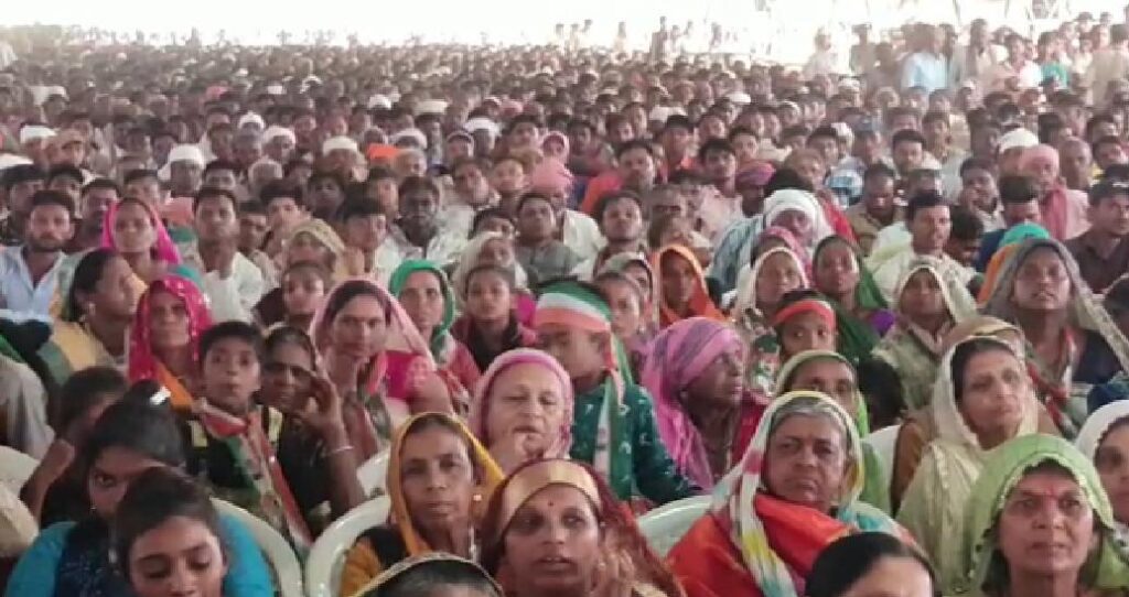 ગુજરાત વિધાનસભાની ચૂંટણીમાં કોંગ્રેસની સરકાર બનશે તો આદિવાસીઓના હક્કો મુજબ અધિકારો મળશે :- પૂર્વ અધ્યક્ષ રાહુલ ગાંધી..