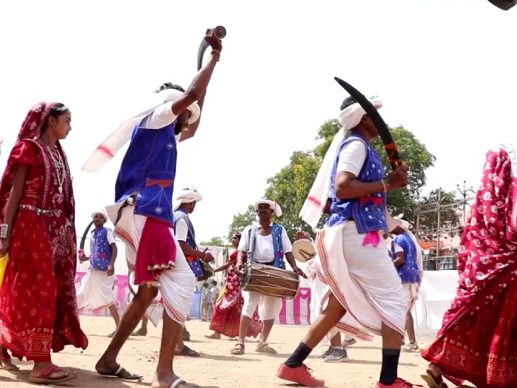ગુજરાત વિધાનસભાની ચૂંટણીમાં કોંગ્રેસની સરકાર બનશે તો આદિવાસીઓના હક્કો મુજબ અધિકારો મળશે :- પૂર્વ અધ્યક્ષ રાહુલ ગાંધી..