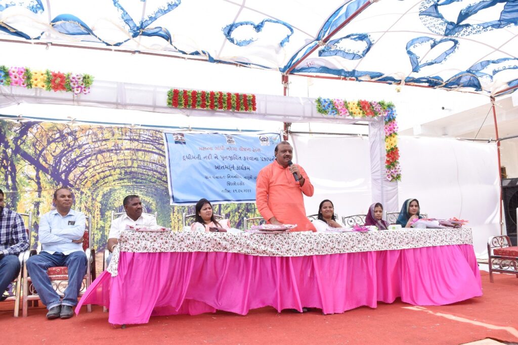 દુધમતી નદીને પુન:જીવિત કરવાના પ્રોજેક્ટનો પ્રારંભ કરાવતા સાંસદ શ્રી જસવંતસિંહ ભાભોર