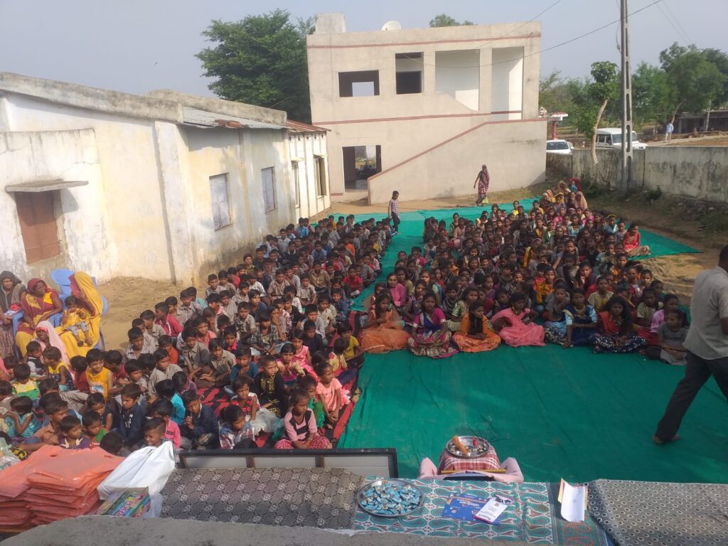 ફતેપુરા તાલુકાના કાળીયા પ્રાથમિક શાળા ખાતે કન્યા કેળવણી અને શાળા પ્રવેશોત્સવ કાર્યક્રમ અંતર્ગત બાળકોને પ્રવેશ અપાયો.