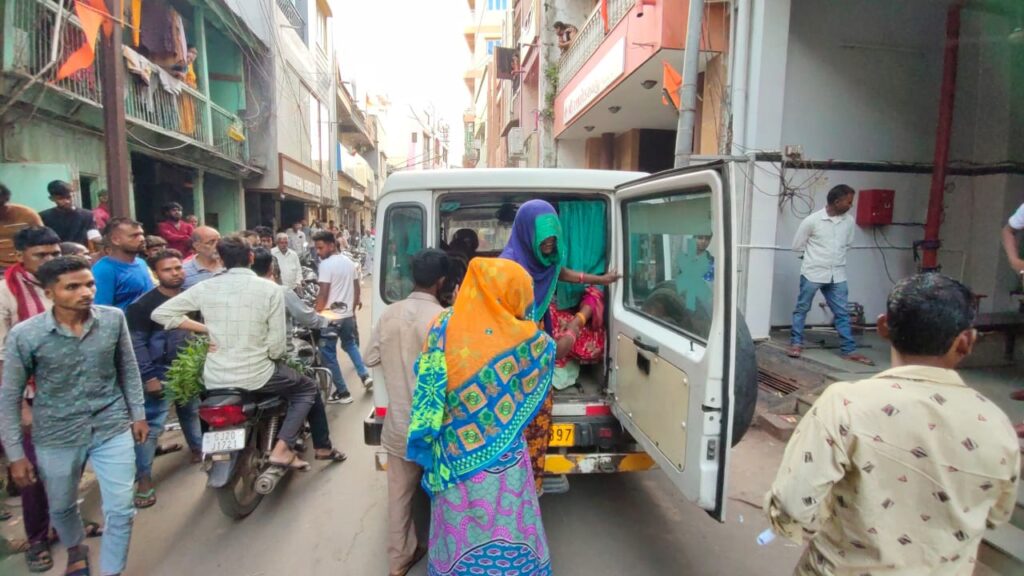 દાહોદમાં ખાનગી હોસ્પિટલમાં સારવાર બાદ બહારગામ લઇ જતા રસ્તામાં મહિલાનું મોત: પરિવારજનોનો હોસ્પિટલમાં હોબાળો..