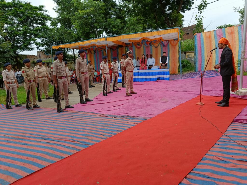 ગરબાડા મામલતદાર કચેરી ખાતે સ્વતંત્ર દિનની ઉજવણી કરવા માં આવું 
