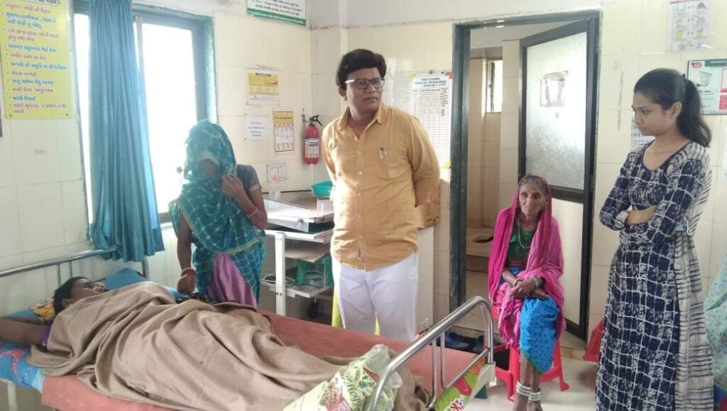 દાહોદ તાલુકાના ભાટીવાડા પ્રાથમિક આરોગ્ય કેન્દ્રમાં કર્મચારીઓની ગંભીર લાપરવાહી: ગર્ભવતી મહિલાને પ્રસવની પીળા ઉપડતા પ્રસુતિ કરવાની જગ્યાએ ઘરે મોકલાઈ: મહિલાને રસ્તામાં પ્રસુતિ થતા પરિવારજનોમાં રોષ..