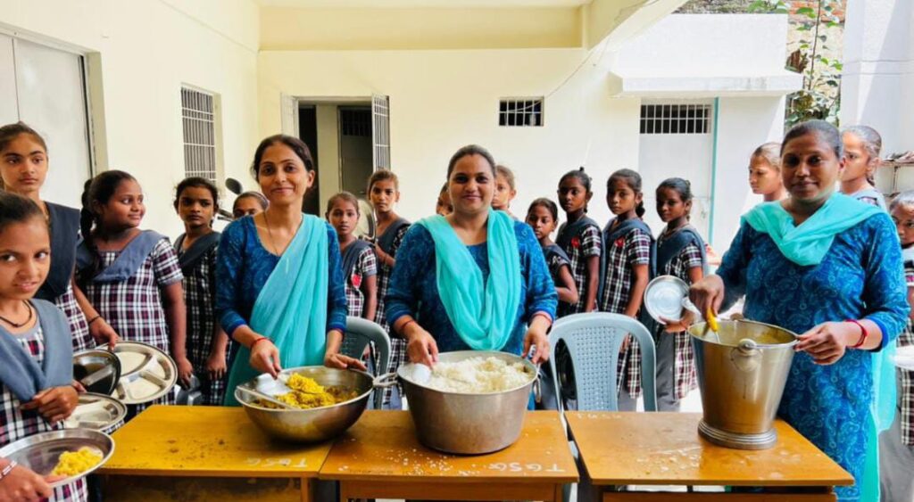 ગરબાડા મામલતદાર દ્વારા તાલુકા ની કન્યાશાળા ની મુલાકાત લીધી