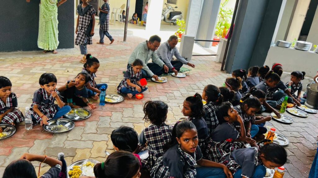 ગરબાડા મામલતદાર દ્વારા તાલુકા ની કન્યાશાળા ની મુલાકાત લીધી