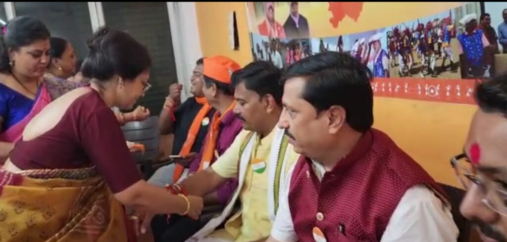 જિલ્લા ભાજપ કાર્યાલય પર રક્ષાબંધનનો પવિત્ર તહેવાર ની ઉજવણી કરવામાં આવી હતી