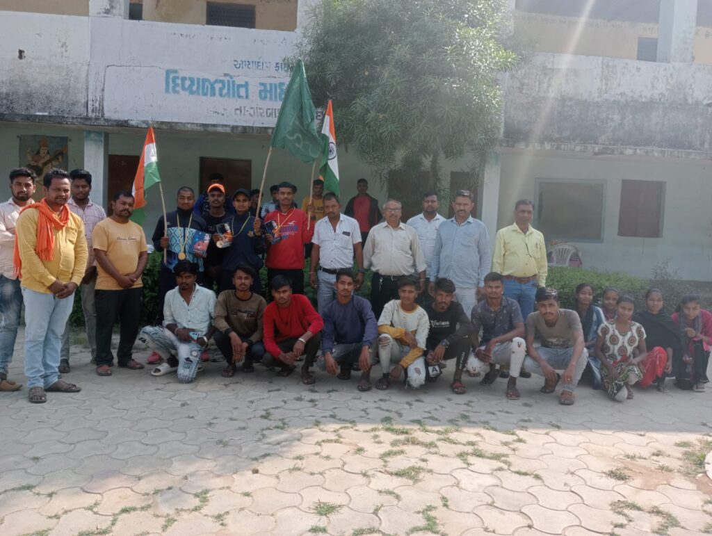 ગરબાડા તાલુકાની માધ્યમિક શાળા દાદુર ખાતે રાષ્ટ્રીય એકતા દિવસની ઉજવણી કરાઈ...