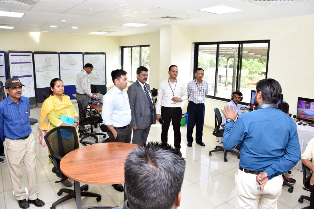 દાહોદ જિલ્લાના ઓબ્ઝવર્સશ્રીઓએ મીડિયા મોનિટરીંગ રૂમની મુલાકાત લીધી