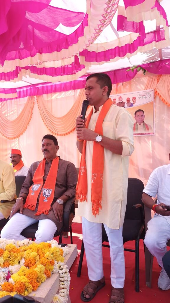 કનૈયાલાલ કિશોરીએ પાંચ વર્ષ દરમિયાન એક હોદ્દેદાર તેમજ કાર્યકર્તા ના નાતે પ્રજાલક્ષી કામો ના ફળ સ્વરૂપ આંખે ઉડીને વળગે એવું ઠેર-ઠેર આવકાર સાપડ્યું