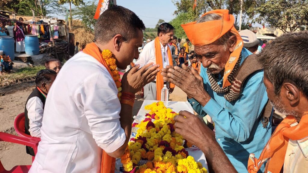 દાહોદ 132 વિધાનસભા મત વિસ્તારના ઉમેદવાર કનૈયાલાલ કિશોરીને ગ્રામ્ય વિસ્તારોમાં પ્રચાર દરમિયાન ઠેર ઠેર જન આશીર્વાદ પ્રાપ્ત થયા..