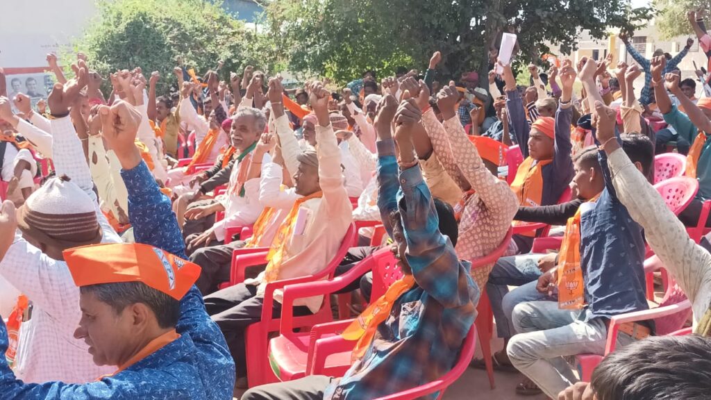 દાહોદ 132 વિધાનસભા મત વિસ્તારના ઉમેદવાર કનૈયાલાલ કિશોરીને ગ્રામ્ય વિસ્તારોમાં પ્રચાર દરમિયાન ઠેર ઠેર જન આશીર્વાદ પ્રાપ્ત થયા..