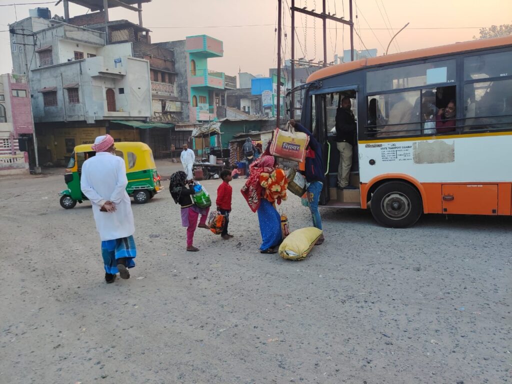 વિધાનસભાની ચૂંટણીને અનુલક્ષીને હિજરતી મતદારો મતદાન કરવા વતન પરત આવ્યા...