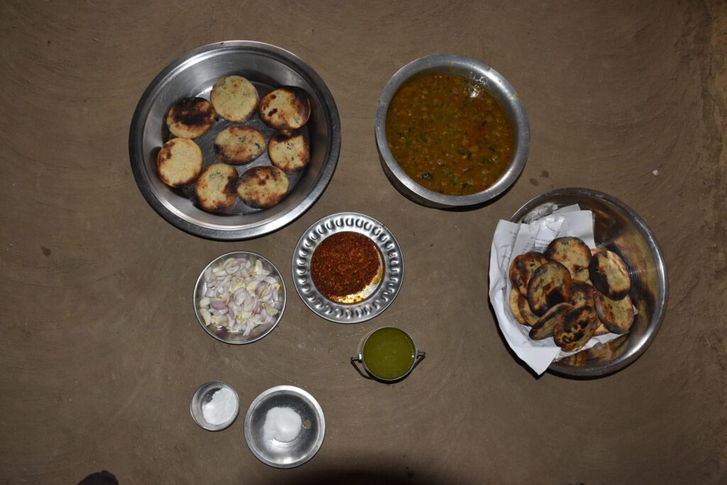 દાહોદ જિલ્લાની આગવી ઓળખ સમું વન ભોજન એટલે " દાલ પાનિયા "