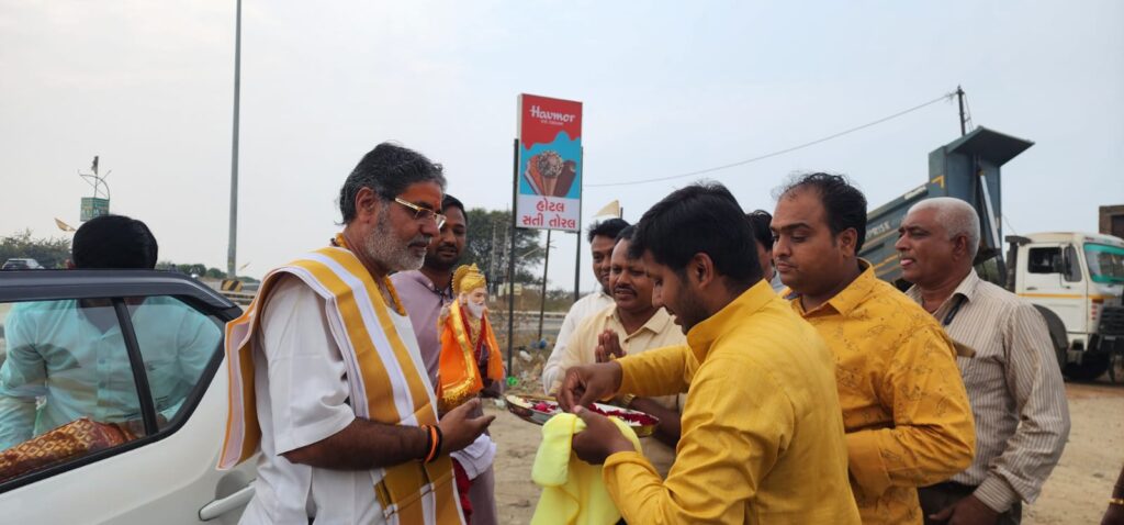 દાહોદમાં વિશ્ર્વકર્મા પુરાણ કથા પહેલા ભવ્ય બાઈક રેલી યોજાઈ...