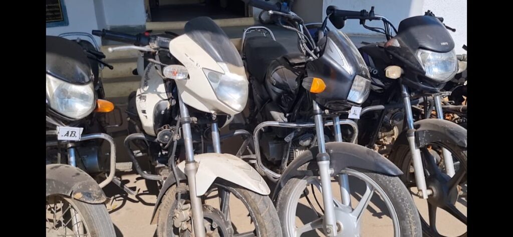 દાહોદ શહેરમાંથી ચાર માસ અગાઉ થયેલ બાઈકચોરીના ભેદ ઉકેલાયા..