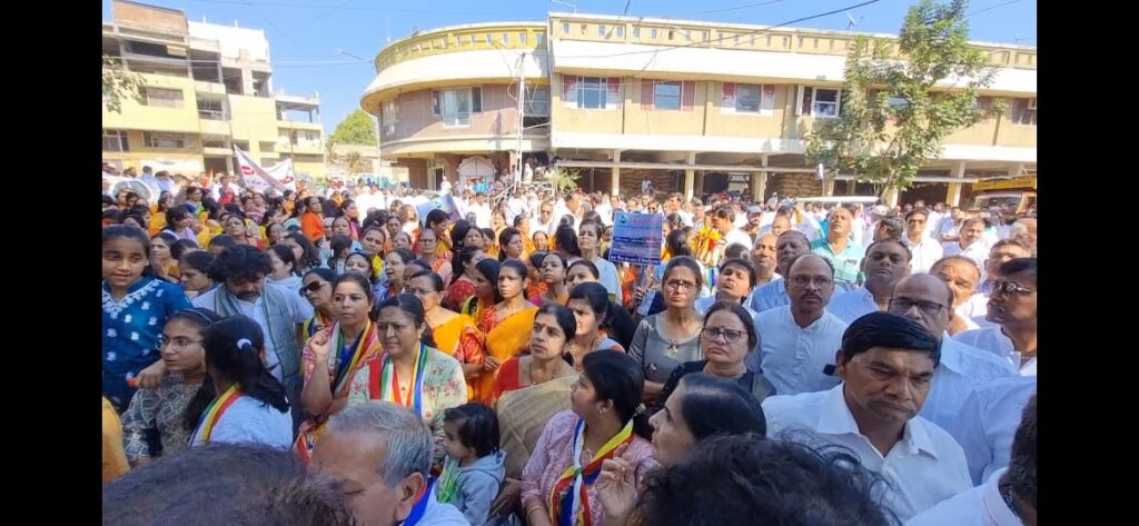 ઝારખંડ સરકાર દ્વારા જૈન સમાજના તીર્થધામ સમેદ શિખરને પર્યટન સ્થળ તરીકે જાહેર કરતા દાહોદમાં જૈન સમાજ દ્વારા કલેકટરને આવેદન..  