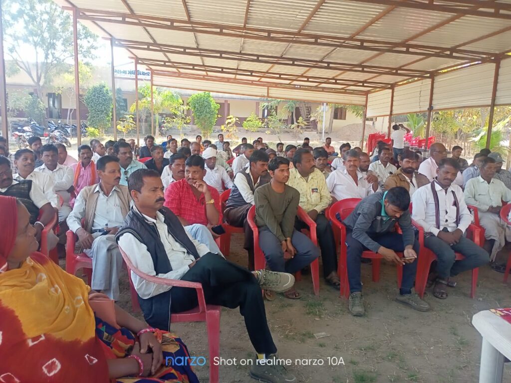 ગરબાડા તાલુકાના ચંદલા આશ્રમશાળા ખાતે ચૂંટણીમાં થયેલ હારની  સમીક્ષા માટે પૂર્વ ધારાસભ્યની અધ્યક્ષતામાં મનોમંથન બેઠક યોજાઈ..
