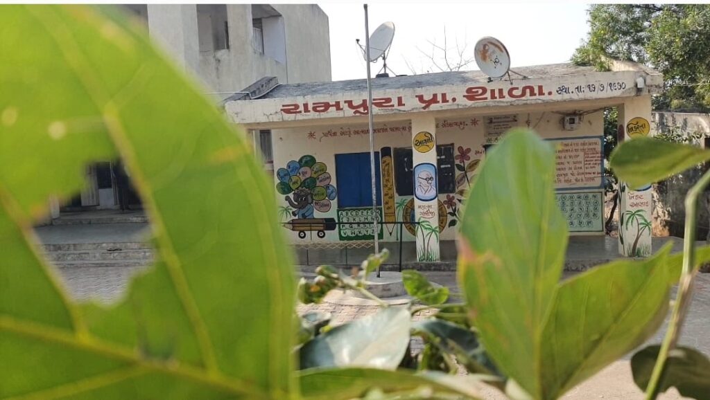 દાહોદ તાલુકાની રામપુરા સરકારી પ્રાથમિક શાળાનો દરવાજો પડતા આઠ વર્ષીય ઈજાગ્રસ્ત વિદ્યાર્થીનીનું સારવાર દરમિયાન મોત...