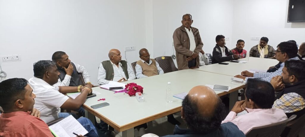 દાહોદ, પંચમહાલ અને મહીસાગર જીલ્લા ના ભીલ આદિવાસી સમાજ ના લગ્નો માં થતા ખોટા- મોટા ખર્ચાઓ ને રોકવાએક બેઠક યોજાઇ