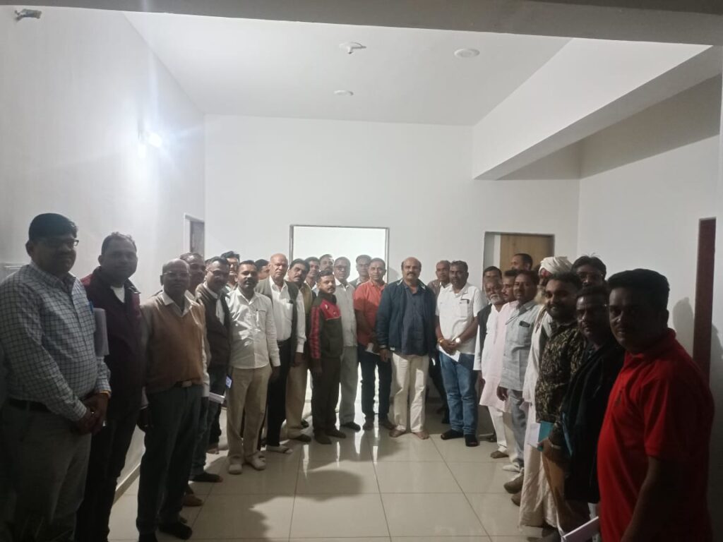 દાહોદ, પંચમહાલ અને મહીસાગર જીલ્લા ના ભીલ આદિવાસી સમાજ ના લગ્નો માં થતા ખોટા- મોટા ખર્ચાઓ ને રોકવાએક બેઠક યોજાઇ