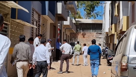 દાહોદના ગલાલિયાવાડ સાંઈ દર્શન સોસાયટીમાં ગેરકાયદેસર દબાણ મુદ્દે સીટી સર્વે કચેરી દ્વારા DGPS મશીન દ્વારા માપણી હાથ ધરાઈ...