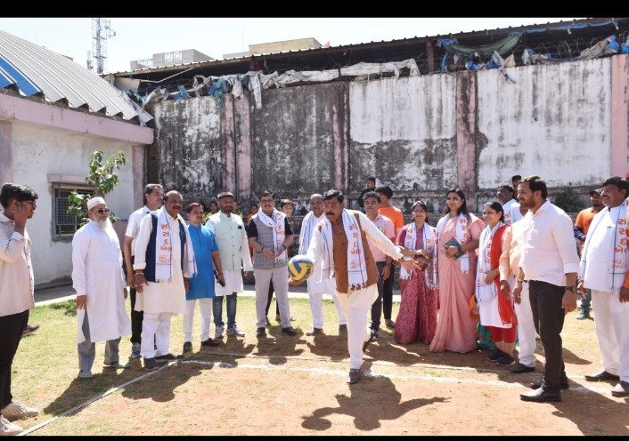 સાંસદ ખેલ સ્પર્ધા (લોકસભા)નો દાહોદના સીટી ગ્રાઉન્ડ ખાતે શિક્ષણ મંત્રી ડો. કુબેરભાઇ ડિંડોરે પ્રારંભ કરાવ્યો