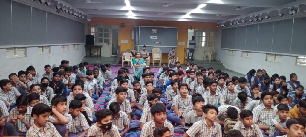 દાહોદની એન. ઈ. જીરૂવાળા શાળામાં દાહોદ શહેર પોલીસે SPC યોજના અંતર્ગત બે દિવસીય તાલીમ કેમ્પ યોજ્યો.