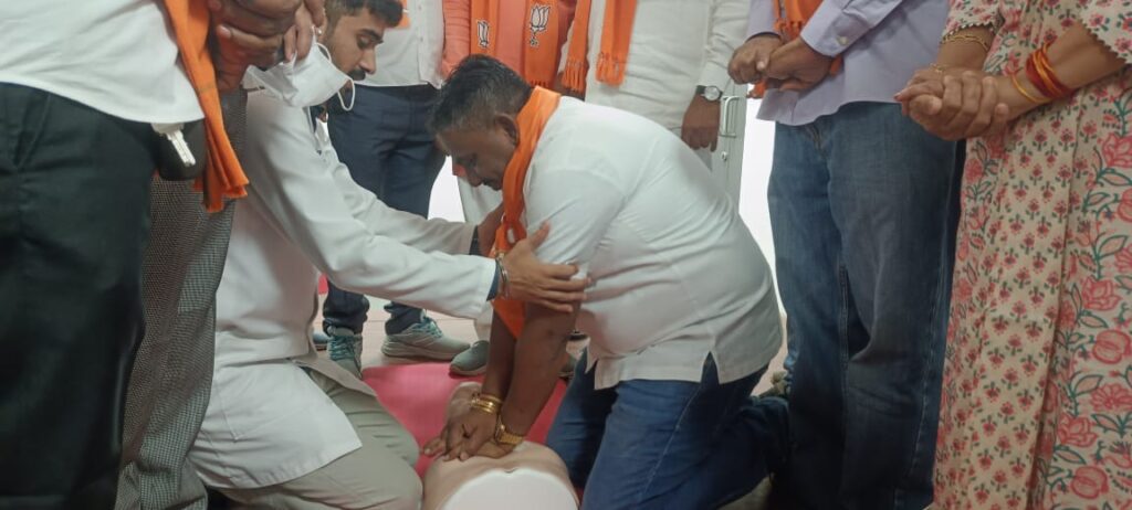 દાહોદ જિલ્લા ભાજપના દરેક કાર્યકર્તા માટે ઝાયડસ મેડિકલ કોલેજ અને હોસ્પિટલ ખાતે CPR તાલીમ કાર્યક્રમ યોજવામાં આવ્યો