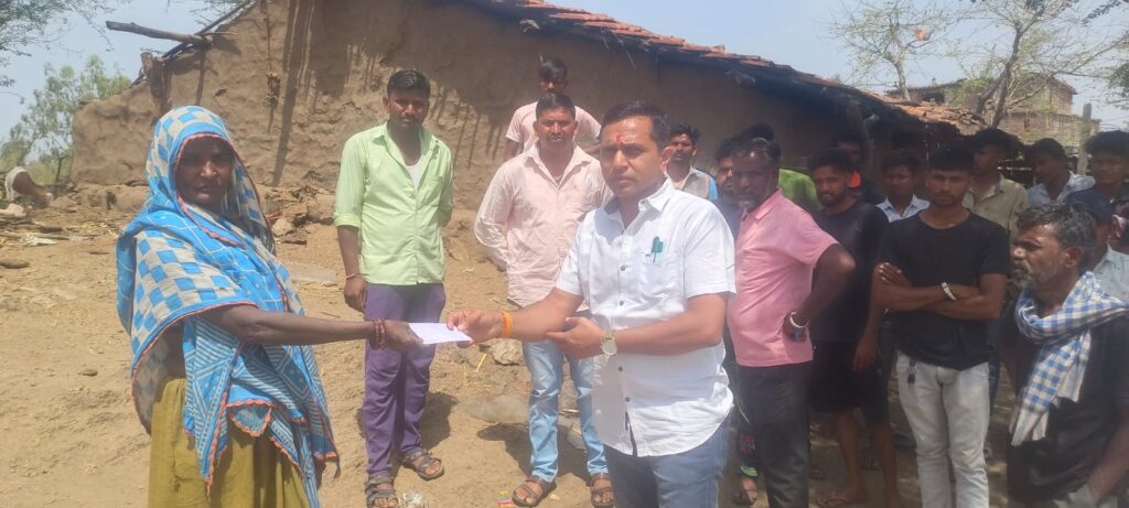 દાહોદ તાલુકાના ચોસાલા ગામે અગમ્ય કારણોસર કાચા મકાનમાં લાગી આગ: ઘરવખરી સહિત પાંચ લાખ રૂપિયાનું સામાન બળ્યું..