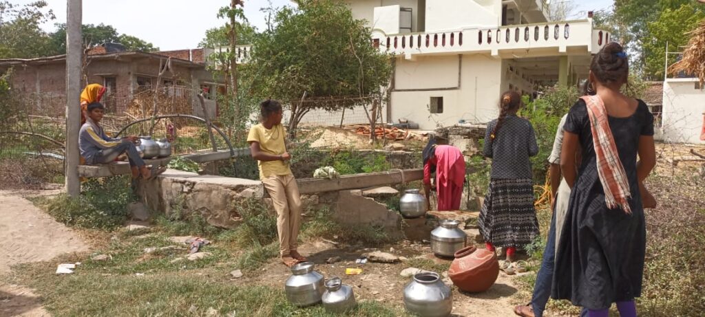 ફતેપુરા તાલુકાના રૂપાખેડા વાદી ફળિયાના સ્થાનિકોને પીવાના પાણીની સમસ્યા હલ કરવા માંગ.*