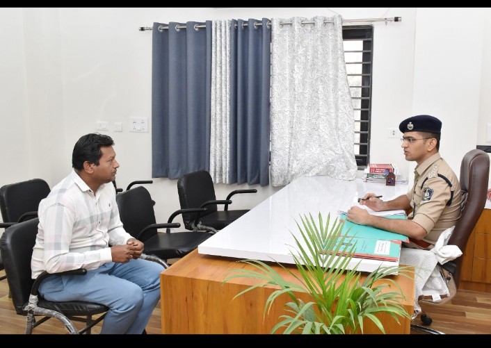 વ્યાજખોરોના દૂષણને નાથવા દાહોદ જિલ્લામાં વ્યાપક ઝૂંબેશ* *ત્રણ થી ચાર ગણા પૈસા ચૂકવવા છતા વ્યાજખોર દ્વારા પરેશાન કરવામાં આવતા જયેશભાઇની પડખે આવી દાહોદ પોલીસ*