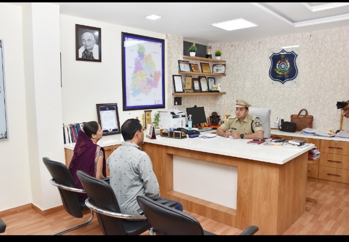 વ્યાજખોરોના દૂષણને નાથવા દાહોદ જિલ્લામાં વ્યાપક ઝૂંબેશ* *ત્રણ થી ચાર ગણા પૈસા ચૂકવવા છતા વ્યાજખોર દ્વારા પરેશાન કરવામાં આવતા જયેશભાઇની પડખે આવી દાહોદ પોલીસ*
