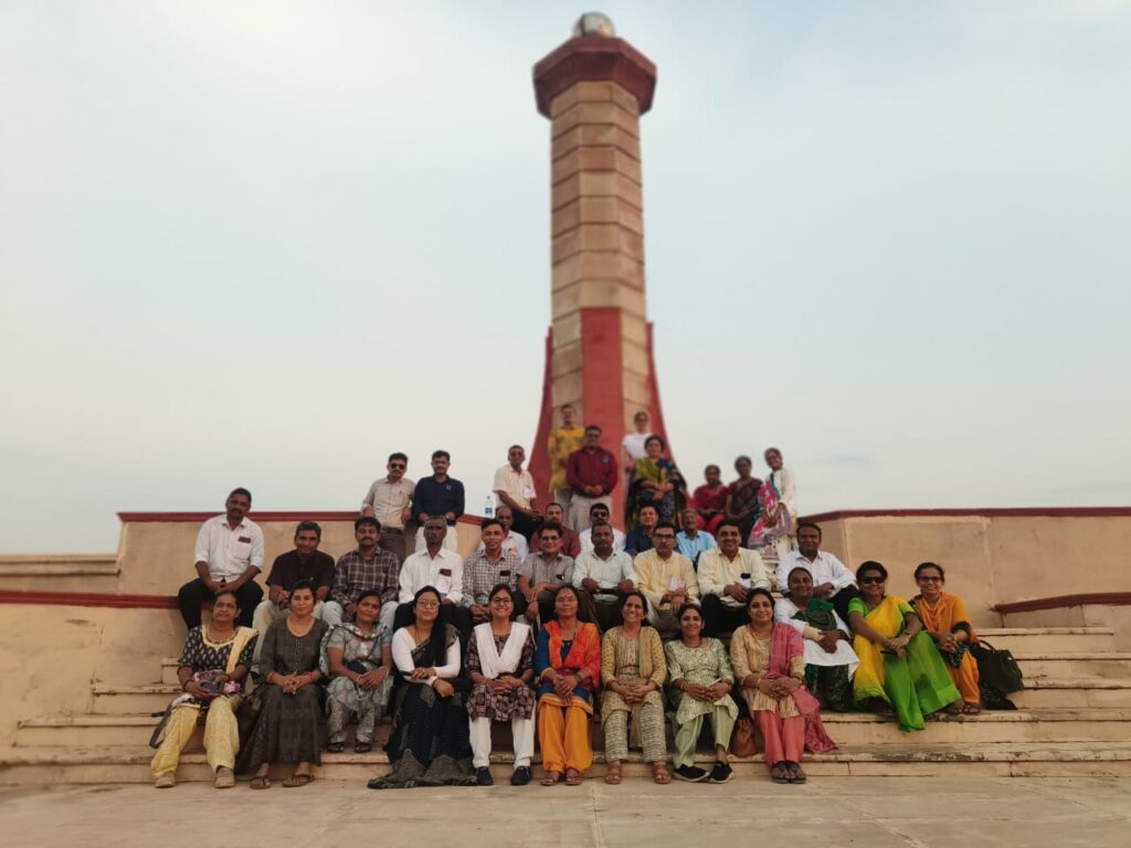 માનગઢ ખાતે 'મહિસાગર જ્ઞાનગંગા પ્રોજેકટ' અંતર્ગત પ્રથમ લેખન કાર્યશાળા યોજાઇ   