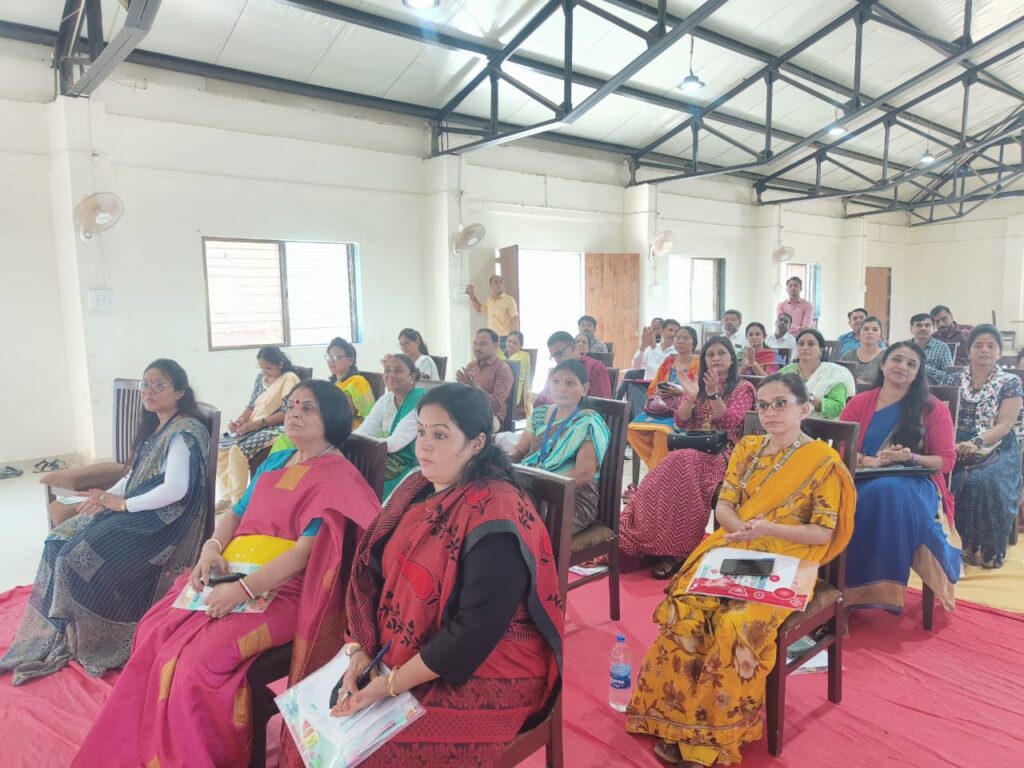 માનગઢ ખાતે 'મહિસાગર જ્ઞાનગંગા પ્રોજેકટ' અંતર્ગત પ્રથમ લેખન કાર્યશાળા યોજાઇ   