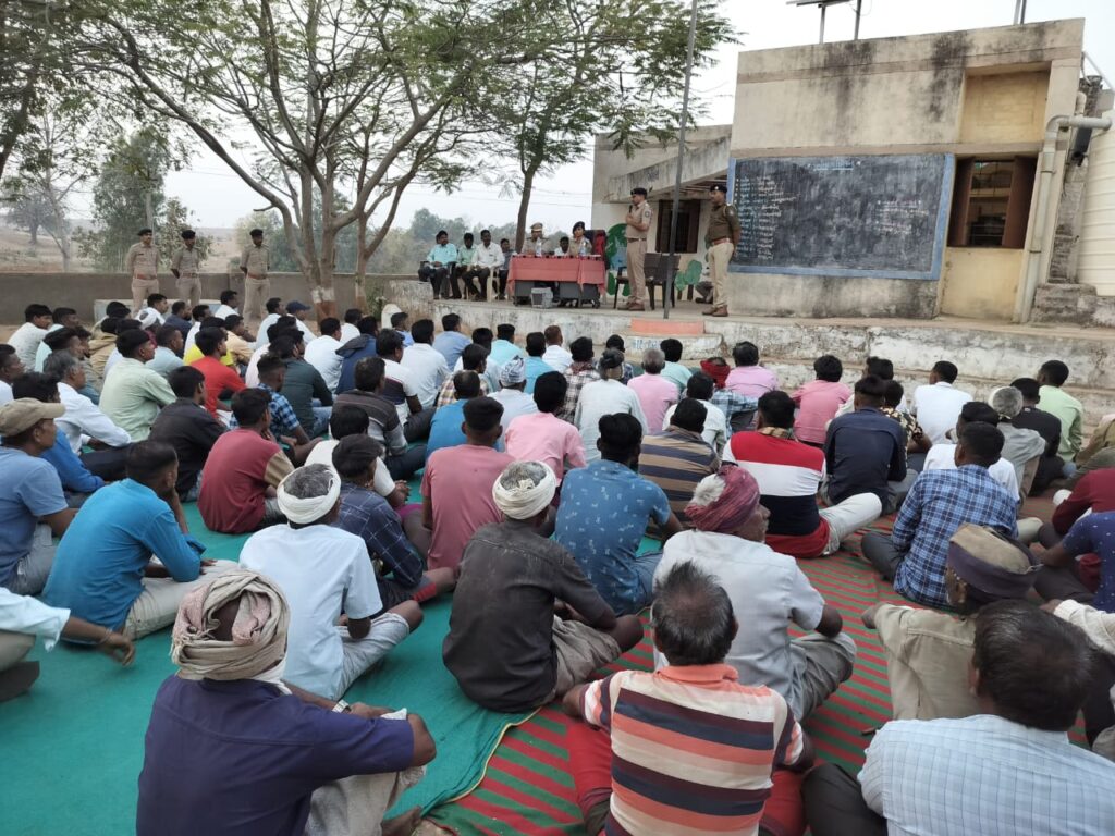 ધાનપુર તાલુકાના ગાંગરડી ફળિયા ખાતે લીમખેડા ASP બિશાખા જૈનના અધ્યક્ષસ્થાને રાત્રીસભા યોજાઈ..