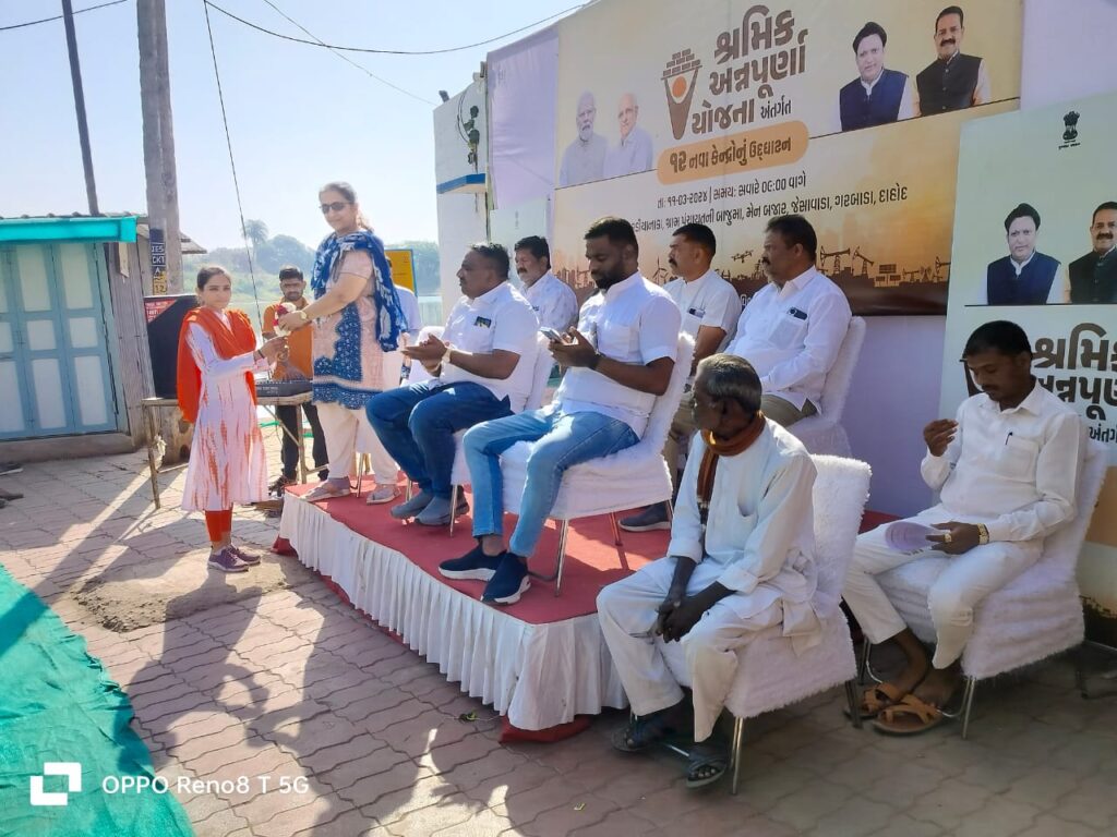 જેસાવાડામાં કડીયા કામ કરતા મજૂરો માટે અન્નાપૂર્ણા યોજના અંતગ્રત રૂપિયા પાંચમાં પૌષ્ટિક ભોજન સુવિધાનું લોકાર્પણm