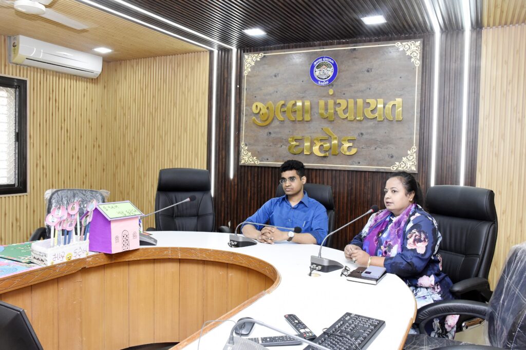 જિલ્લા વિકાસ અધિકારીશ્રી સ્મિત લોઢાના અધ્યક્ષ સ્થાને આઈ.સી.ડી.એસ વિભાગમાં ચાલી રહેલ પ્રોજેક્ટ પા.પા.પગલી અંતર્ગત બેઠક યોજાઈ*