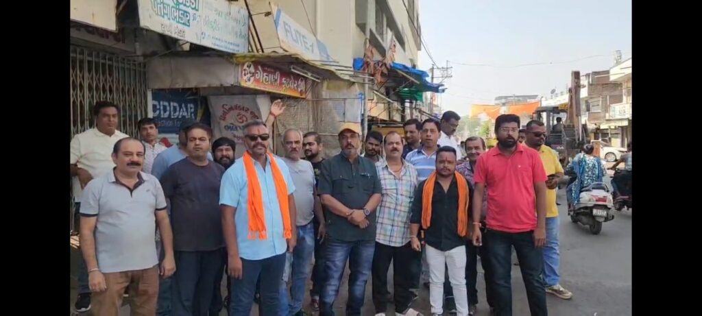 પહેલગામ હુમલાનો ઝાલોદમાં વિરોધ: હિન્દૂ-મુસ્લિમ સમાજે એકજૂટ થઈ બંધ પાળ્યો, બાઈક રેલી અને શ્રદ્ધાંજલિ સભા યોજાઈ