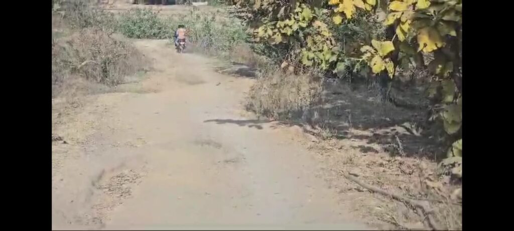 મનરેગામાં 71 કરોડના અધુરા કામો પૂર્ણ બતાવી આચરેલા કરોડોના ખેલમાં... ધાનપુર- દે.બારીયા મનરેગા કૌભાંડમાં મનરેગાના કરાર આધારિત 4 કર્મચારીઓની ધરપકડ,
