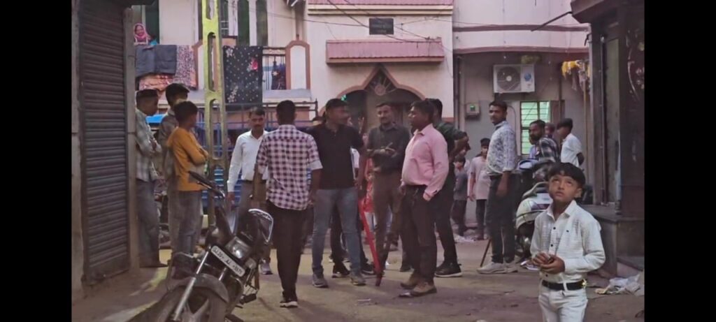 દાહોદમાં ડ્રોન દ્વારા પોલીસનું સર્ચ ઓપરેશન:બાંગ્લાદેશી-પાકિસ્તાનીઓની તપાસ વણકરવાસ, મારવાડી ચાલ, કસ્બા અને સ્લમ વિસ્તારોમાં ગેરકાયદેસર વસવાટ કરતા લોકોમાં ફફડાટ..
