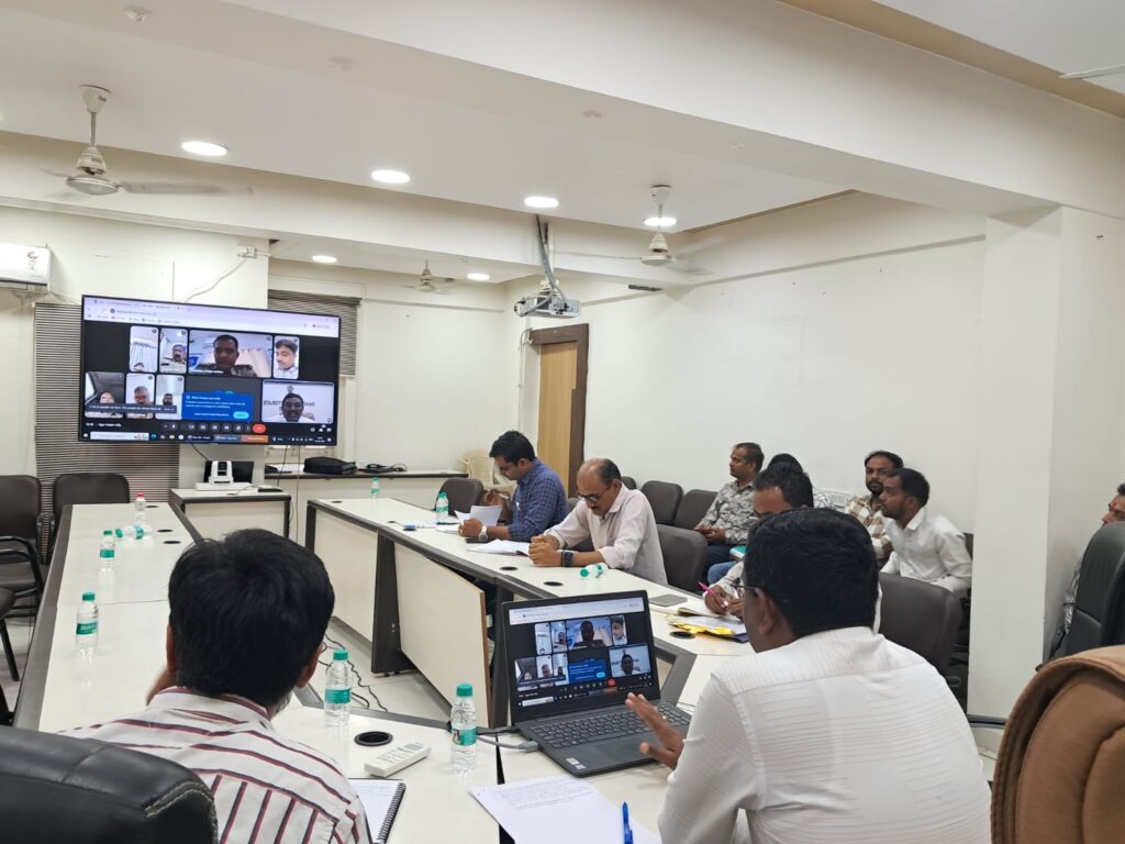 જિલ્લા કલેક્ટરશ્રી યોગેશ નિરગુડેના અધ્ય્ક્ષ સ્થાને જિલ્લા પાણી સમિતિની બેઠક યોજાઈ* *હેન્ડ પંપ રીપેરીંગ કરવા સહિત પાણી અંગેના આવેલ લોક પ્રશ્નોના જલ્દી ઉકેલ આવે તે મુજબ કામગીરી હાથ ધરવા અપાઈ સુચના*