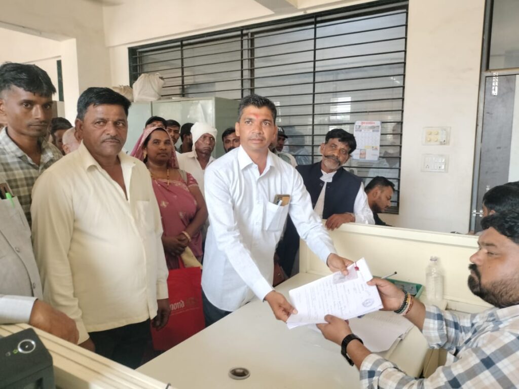સંજેલી તાલુકા ની કુલ 9 ગ્રામ પંચાયતો અને 4 વોર્ડ સભ્યોની ચૂંટણીને લઇ રાજકીય માહોલ ગરમાયો.. ભાણપુર ગ્રામ પંચાયતમાં સરપંચ તરીકે ગ્રેજ્યુએટ યુવા મહિલા હેતલ કટારાએ સરપંચની દાવેદારી નોંધાવી..