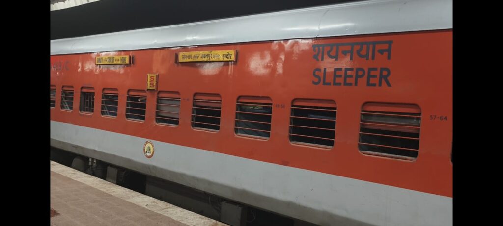 દાહોદ રેલવે સ્ટેશન પર એન્જિન ખામીથી ટ્રેન દોઢ કલાક મોડી, અન્ય ટ્રેનો પણ થઈ પ્રભાવિત.!!