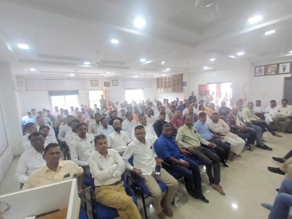 બિરસા આદિવાસી સાર્વજનિક ટ્રસ્ટ દાહોદ ખાતે ત્રણ જિલ્લા ના નવનિયુક્ત સરપંચ શ્રી એનો સન્માન અને માર્ગદર્શન સમારોહ યોજાયો... મોટી સંખ્યા મા સરપંચશ્રીઓ હાજર રહ્યા..