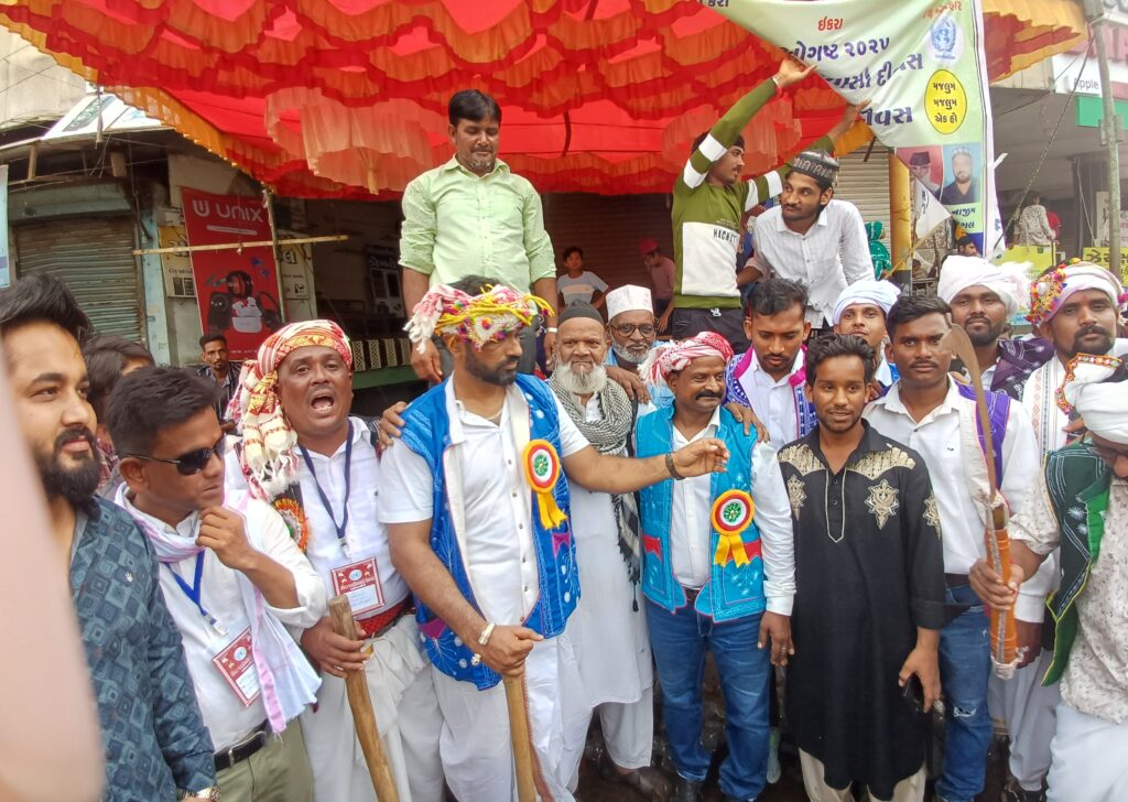 દાહોદમાં વિશ્વ આદિવાસી દિવસ નિમિત્તે યોજાયેલી મહા સાંસ્કૃતિક રેલીમાં આદિવાસી સમાજનો જન સેલાબ ઉમટ્યું.! શહેરના બે છેડેથી શરૂ થયેલી રેલી બિરસા મુંડા ચોક પર ભેગી થઈ મહારેલી સ્વરૂપે આદિવાસી ભવન પહોંચી.!